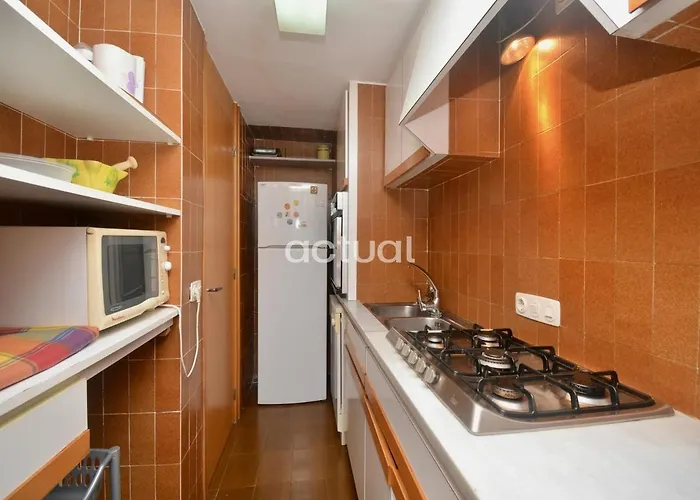 Apartment Athenea B3 *